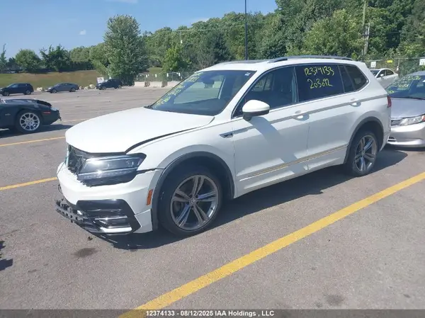 3VV4B7AX3JM203092 2018 VOLKSWAGEN TIGUAN - Image 2