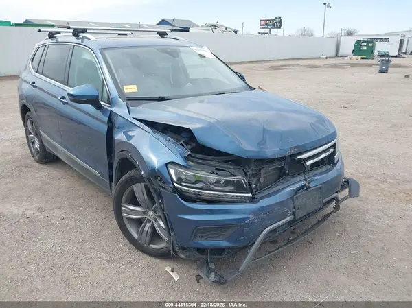 3VV4B7AX4JM012040 2018 VOLKSWAGEN TIGUAN - Image 1