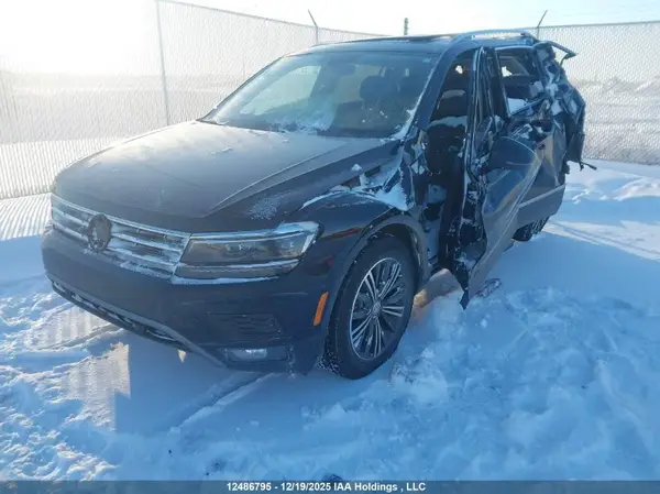 3VV4B7AX4JM109934 2018 VOLKSWAGEN TIGUAN - Image 2