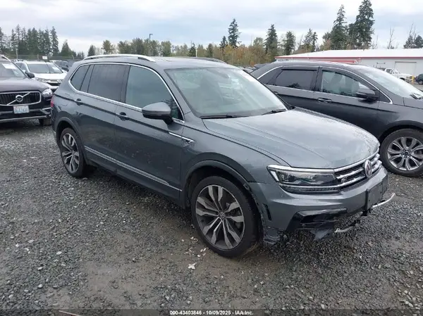 3VV4B7AX4JM125812 2018 VOLKSWAGEN TIGUAN - Image 1