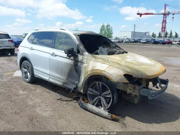 3VV4B7AX4JM137135 2018 VOLKSWAGEN TIGUAN - Image 1