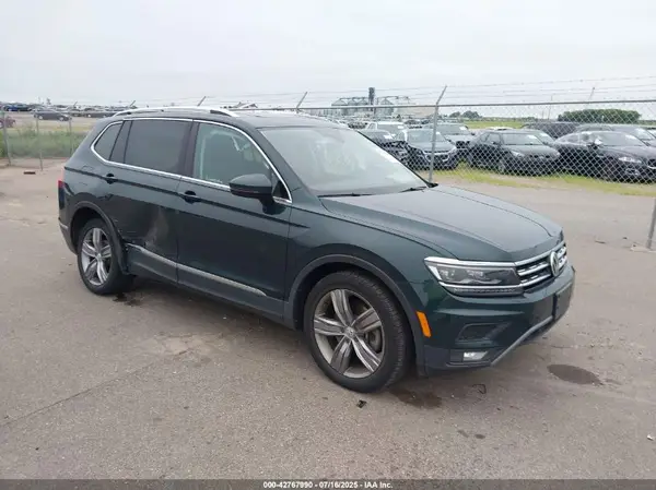 3VV4B7AX4JM208351 2018 VOLKSWAGEN TIGUAN - Image 1