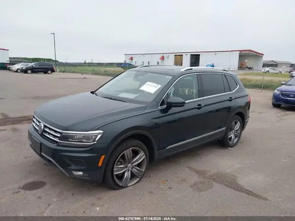 3VV4B7AX4JM208351 2018 VOLKSWAGEN TIGUAN - Image 2