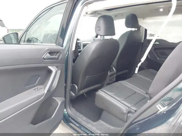 3VV4B7AX4JM208351 2018 VOLKSWAGEN TIGUAN - Image 8