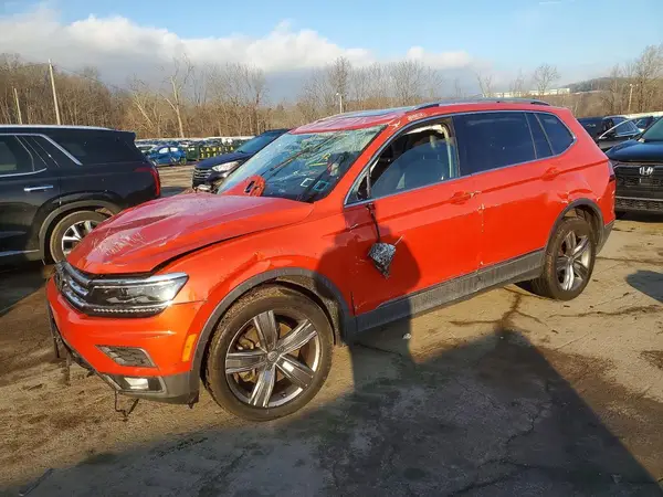 3VV4B7AX4JM218880 2018 VOLKSWAGEN TIGUAN - Image 1