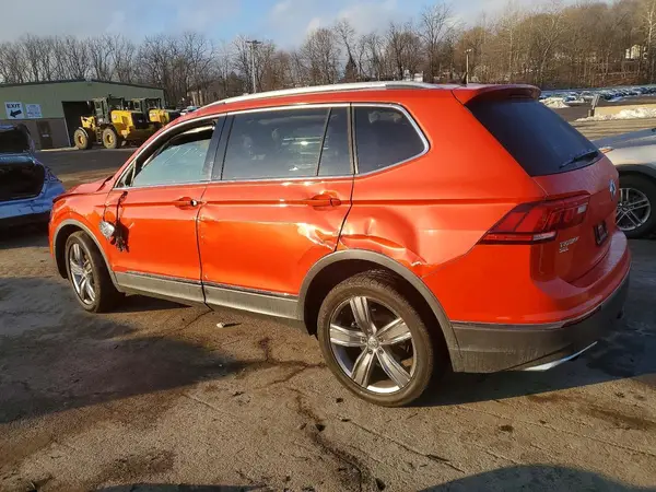 3VV4B7AX4JM218880 2018 VOLKSWAGEN TIGUAN - Image 2