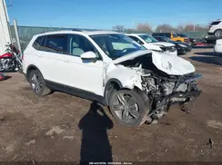3VV4B7AX4KM113368 2019 VOLKSWAGEN TIGUAN