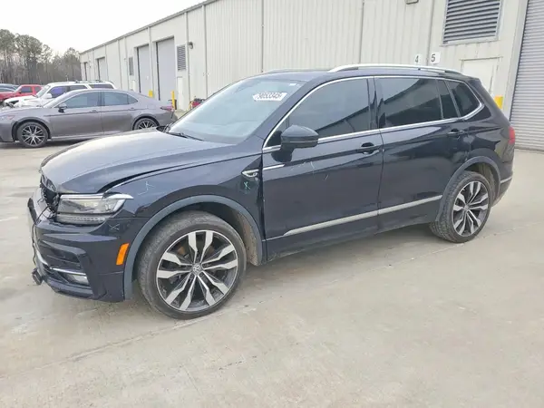 3VV4B7AX4LM102923 2020 VOLKSWAGEN TIGUAN - Image 1