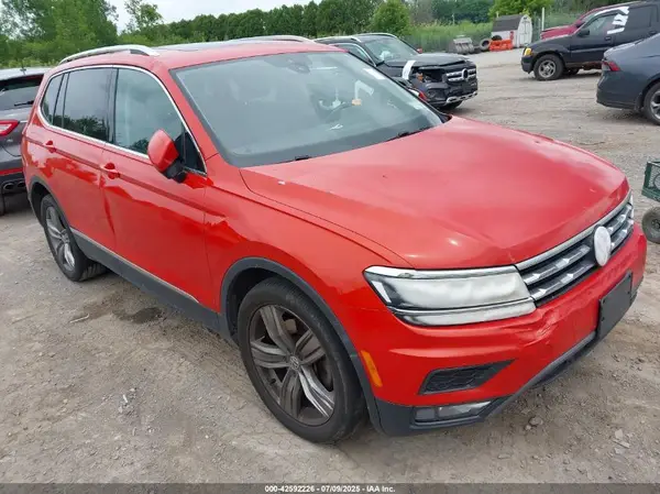 3VV4B7AX5JM002424 2018 VOLKSWAGEN TIGUAN - Image 1