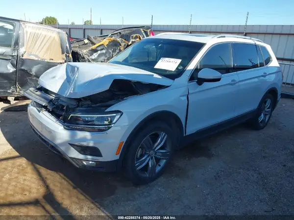 3VV4B7AX5JM105410 2018 VOLKSWAGEN TIGUAN - Image 2