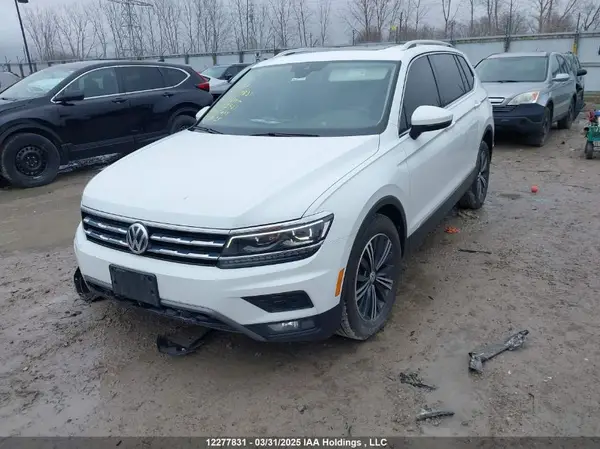 3VV4B7AX5JM112521 2018 VOLKSWAGEN TIGUAN - Image 2