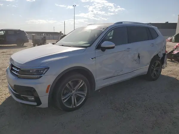 3VV4B7AX5JM162268 2018 VOLKSWAGEN TIGUAN - Image 1