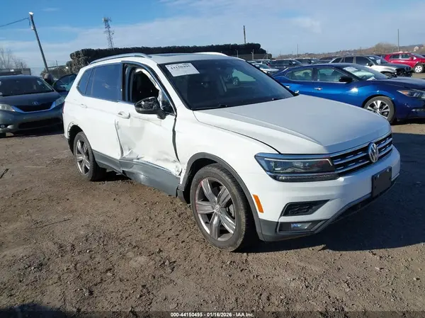 3VV4B7AX5JM181239 2018 VOLKSWAGEN TIGUAN - Image 1