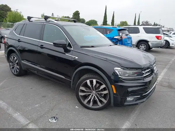 3VV4B7AX5JM192581 2018 VOLKSWAGEN TIGUAN - Image 1