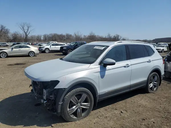 3VV4B7AX5JM201201 2018 VOLKSWAGEN TIGUAN - Image 1