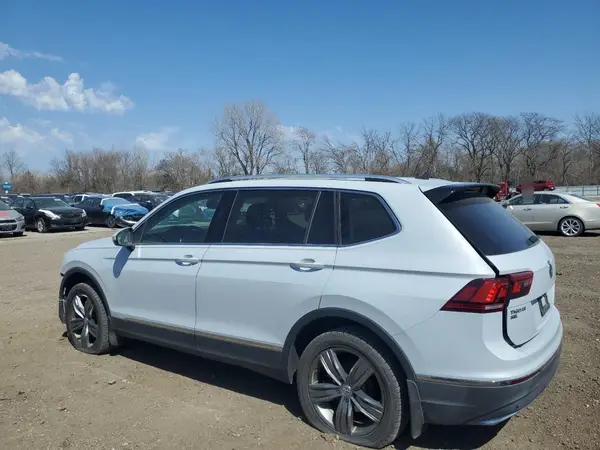3VV4B7AX5JM201201 2018 VOLKSWAGEN TIGUAN - Image 2