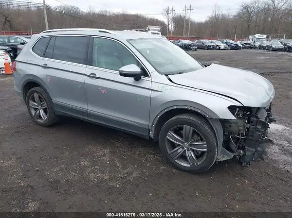 3VV4B7AX5KM178620 2019 VOLKSWAGEN TIGUAN - Image 1