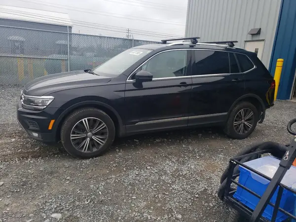 3VV4B7AX6JM075964 2018 VOLKSWAGEN TIGUAN - Image 1