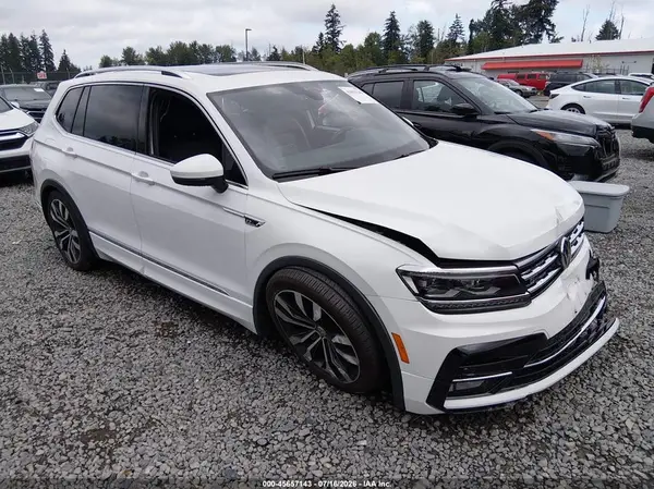 3VV4B7AX6JM201417 2018 VOLKSWAGEN TIGUAN - Image 1