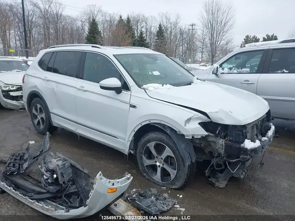 3VV4B7AX6JM214300 2018 VOLKSWAGEN TIGUAN - Image 1