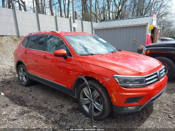 3VV4B7AX6JM220159 2018 VOLKSWAGEN TIGUAN - Image 1
