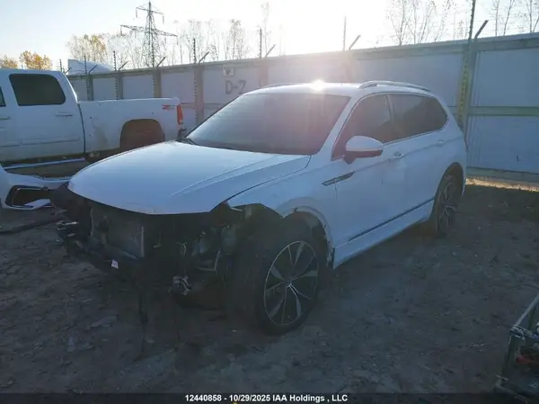 3VV4B7AX6NM049676 2022 VOLKSWAGEN TIGUAN - Image 2