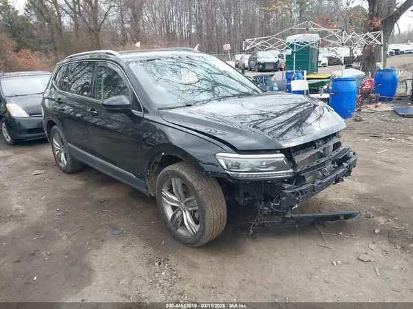 3VV4B7AX7JM004370 2018 VOLKSWAGEN TIGUAN - Image 1