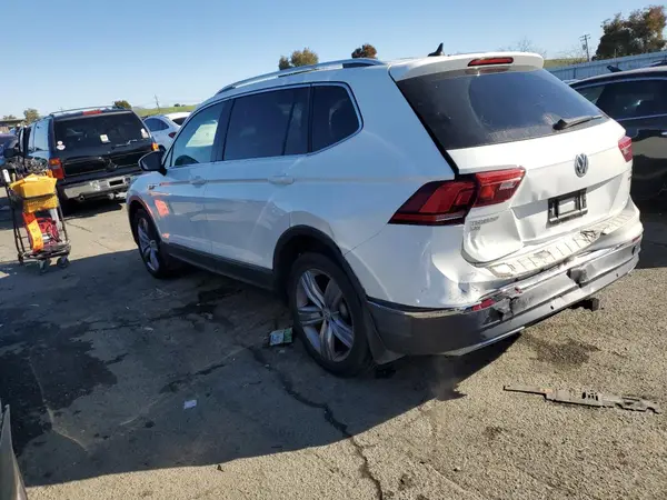 3VV4B7AX7JM176463 2018 VOLKSWAGEN TIGUAN - Image 2