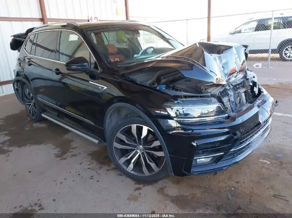 3VV4B7AX7JM190573 2018 VOLKSWAGEN TIGUAN - Image 1