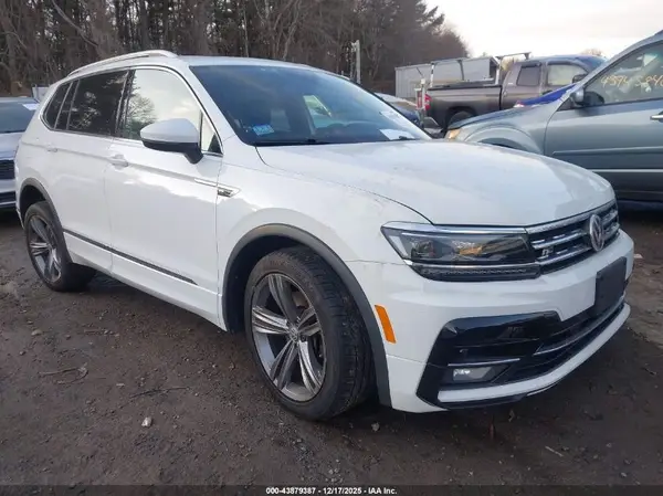 3VV4B7AX7JM191142 2018 VOLKSWAGEN TIGUAN - Image 1