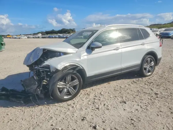 3VV4B7AX7JM191576 2018 VOLKSWAGEN TIGUAN - Image 1