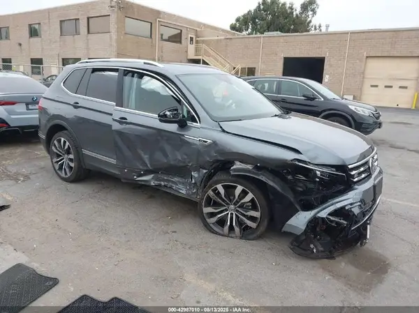 3VV4B7AX7MM158789 2021 VOLKSWAGEN TIGUAN - Image 1