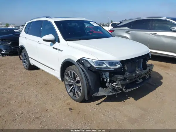 3VV4B7AX7NM018100 2022 VOLKSWAGEN TIGUAN - Image 1