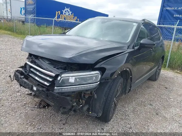 3VV4B7AX8JM017189 2018 VOLKSWAGEN TIGUAN - Image 2