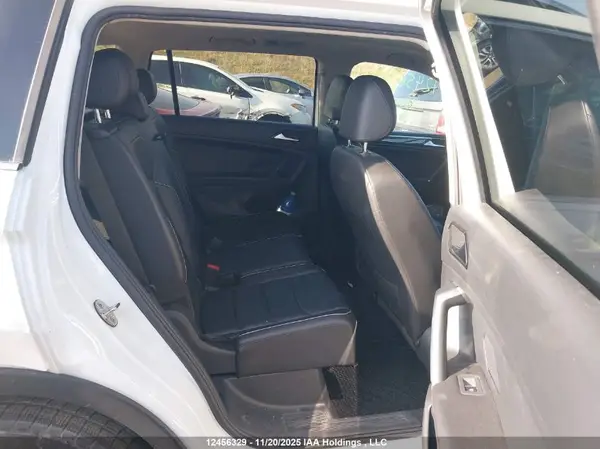 3VV4B7AX8JM079983 2018 VOLKSWAGEN TIGUAN - Image 8