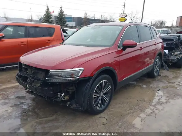 3VV4B7AX8JM118913 2018 VOLKSWAGEN TIGUAN - Image 2