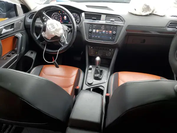3VV4B7AX8JM143942 2018 VOLKSWAGEN TIGUAN - Image 8