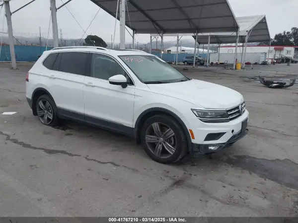 3VV4B7AX8JM197466 2018 VOLKSWAGEN TIGUAN - Image 1