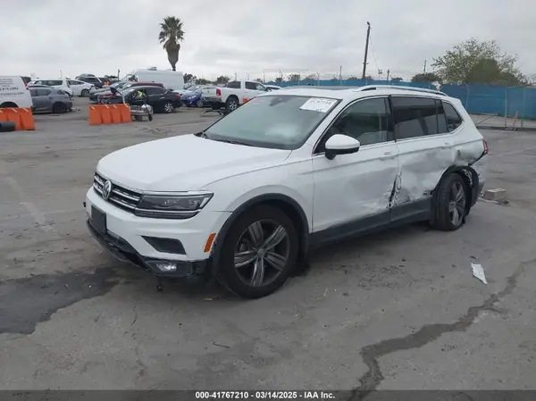 3VV4B7AX8JM197466 2018 VOLKSWAGEN TIGUAN - Image 2