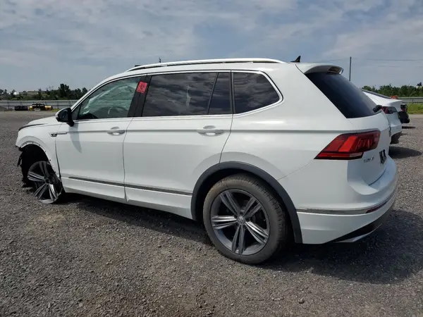 3VV4B7AX8JM207834 2018 VOLKSWAGEN TIGUAN - Image 2