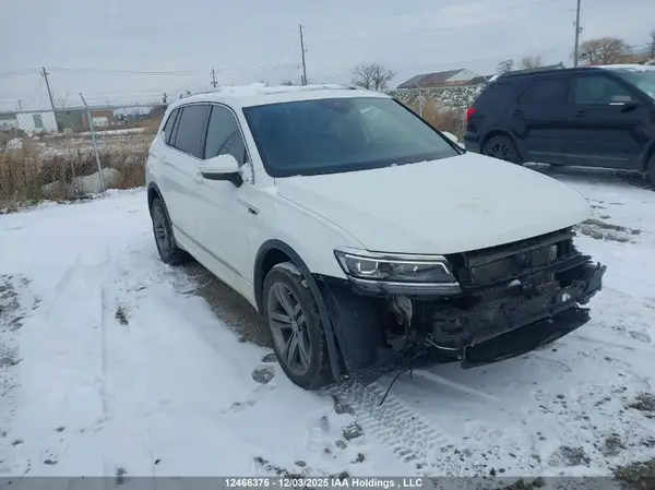 3VV4B7AX8MM062606 2021 VOLKSWAGEN TIGUAN - Image 1