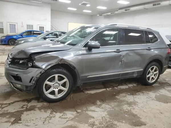 3VV4B7AX9JM002703 2018 VOLKSWAGEN TIGUAN - Image 1