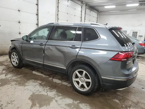 3VV4B7AX9JM002703 2018 VOLKSWAGEN TIGUAN - Image 2