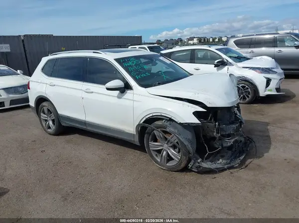 3VV4B7AX9JM098638 2018 VOLKSWAGEN TIGUAN - Image 1