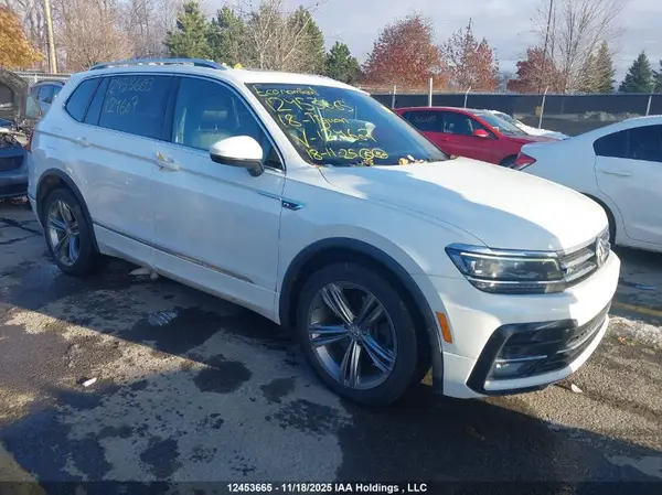 3VV4B7AX9JM124607 2018 VOLKSWAGEN TIGUAN - Image 1