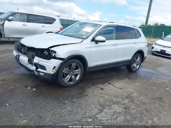 3VV4B7AX9JM129645 2018 VOLKSWAGEN TIGUAN - Image 2