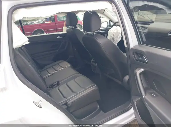 3VV4B7AX9JM129645 2018 VOLKSWAGEN TIGUAN - Image 8