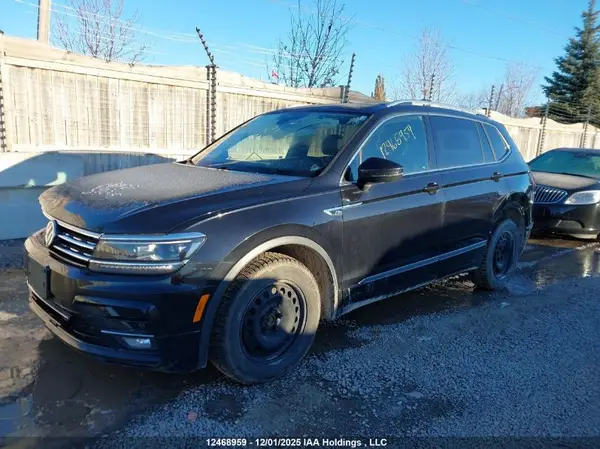 3VV4B7AX9JM190073 2018 VOLKSWAGEN TIGUAN - Image 2