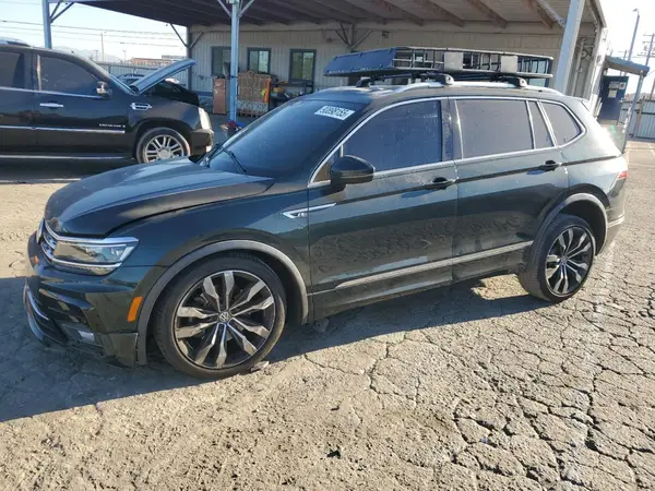 3VV4B7AX9JM192678 2018 VOLKSWAGEN TIGUAN - Image 1