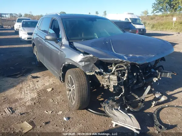 3VV4B7AX9JM199002 2018 VOLKSWAGEN TIGUAN - Image 1